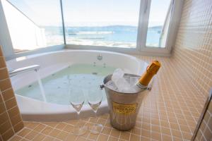 Nápoje v ubytovaní Hotel Boutique O Náutico Laxe