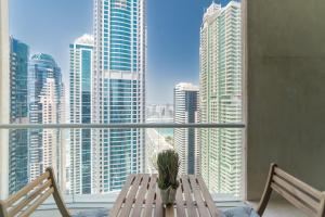 Gallery image of HiGuests - Spacious Apartment next to Dubai Harbour & Marina in Dubai