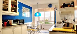 Dapur atau dapur kecil di TheLBhome-Moderno duplex con terrazas wifi-Netflix