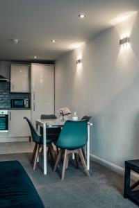 a kitchen and dining room with a table and chairs at Apartments-DealHouse in Huddersfield