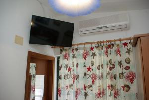 TV a/nebo společenská místnost v ubytování Rooms Tia