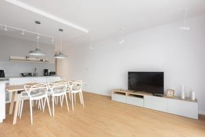 a living room with a table and chairs and a television at Luxury Apartment Nearto Old Town Vermelo in Krakow