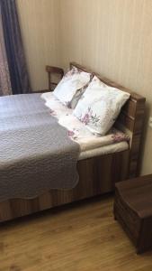 Giường trong phòng chung tại Guest house Babaka