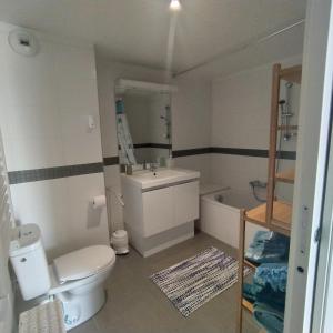 Koupelna v ubytování MENTON Park Apartment + 14 fotografií