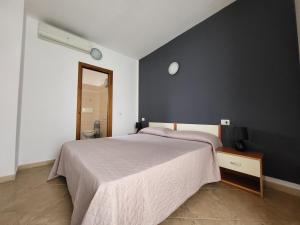 Imagen de la galería de White Sand affittacamere, en La Caletta 32 fotos más