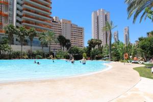 Bazén v ubytovaní Apartamento de vacaciones en Gemelos 22 T1 Benidorm alebo v jeho blízkosti