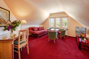 a living room with a couch and a table at Vineta Strandhotels in Zinnowitz