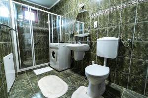 Koupelna v ubytování Estike Apartman