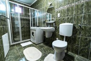 Kúpeľňa v ubytovaní Estike Apartman