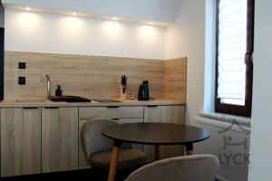 Kuchnia lub aneks kuchenny w obiekcie Lyck Apartamenty