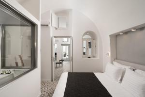 Postel nebo postele na pokoji v ubytování Orana Residence - Luxury 3 bedroom villa - Heated plunge pool and indoor hot tub