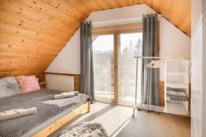 Cama ou camas em um quarto em Bajkowe Domki