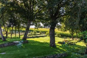 Zahrada ubytování Domaine du Kelenn, Maison d'hôtes de charme avec piscine