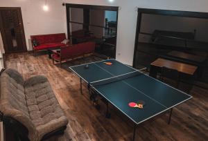 Taula de ping-pong a Auto kamp Titograd o a prop