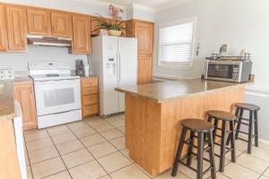 Dapur atau dapur kecil di Bluefish 16 House +41 gambar