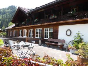 Pemandangan gunung umum atau pemandangan gunung yang diambil dari hotel