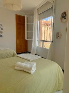 Ένα ή περισσότερα κρεβάτια σε δωμάτιο στο Apartamento Templo Romano
