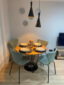 a dining room table with chairs and a wooden tableablish at ALANDA vivienda turística in Burgos