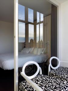Łóżko lub łóżka w pokoju w obiekcie Moure Hotel