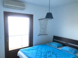 Posteľ alebo postele v izbe v ubytovaní Spokopoulos apartment