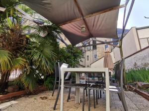 Patio nebo venkovní prostory v ubytování Hôtel François d'O