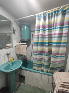 Apartman Adna tesisinde bir banyo