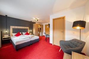 Postel nebo postele na pokoji v ubytování Berghotel & Chalets Adersberg Chiemgau Card kostenfrei