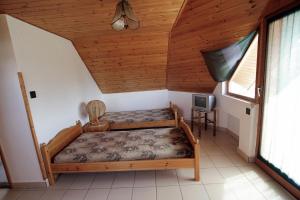 Postel nebo postele na pokoji v ubytování Vöröskő apartmanház
