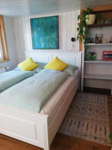 A bed or beds in a room at Gemütliche Wohnung in Einfamilienhaus
