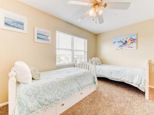 Gallery image of Surfside Six E, 2 Bedrooms, Ocean Front, Sleeps 6, Wireless Internet in Saint Augustine
