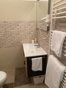 Ένα μπάνιο στο Lo Scalo Apartment +14 φωτογραφίες