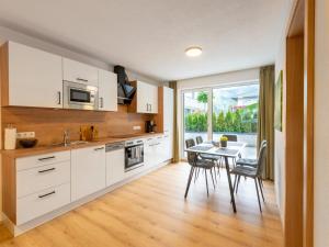 Kuchnia lub aneks kuchenny w obiekcie Apartment Alpenherz
