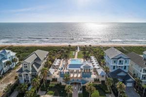 una vista aérea de una casa en la playa en 855 Cinnamon Beach, en Palm Coast