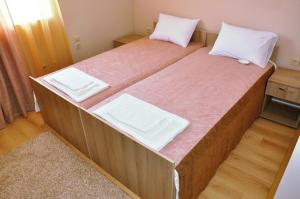 Letto o letti in una camera di Garni Hotel Tri O