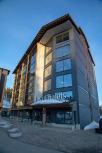 Будівля апартаментів +6 фото