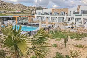 Bazén v ubytování Bianco a Nero Mykonos nebo v jeho okolí