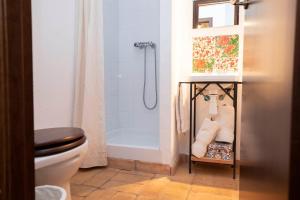 A bathroom at Casa Rural de Benitandús
