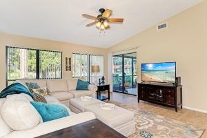 Village des Pins 3645, 2 Bedrooms, Pool Access, WiFi, Hot Tub, Sleeps 4