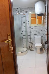 Koupelna v ubytování Osiris Hotel Cairo + 37 fotografií