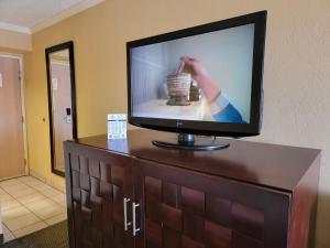 TV a/nebo společenská místnost v ubytování Extend-a-Suites - Extended Stay, I-40 Amarillo West