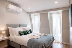 Łóżko lub łóżka w pokoju w obiekcie Alcântara Factory II