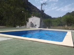 The swimming pool at or close to Casa Rural de Benitandús