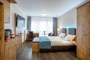 Postel nebo postele na pokoji v ubytování AVALON Hotel Bad Reichenhall