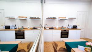 Kuchyň nebo kuchyňský kout v ubytování SMARAGD Apartman