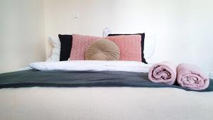 Postel nebo postele na pokoji v ubytování SMARAGD Apartman
