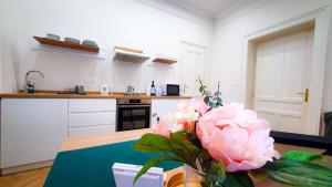 Kuchyň nebo kuchyňský kout v ubytování SMARAGD Apartman