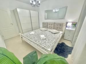 a dining room with a table and a mirror at Bonjour Apartment in Predeal