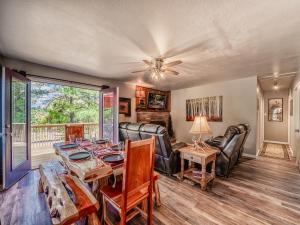 Khu vực ghế ngồi tại Texas Trio