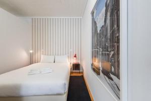 Postel nebo postele na pokoji v ubytování Bright Studio in the Heart of Porto by Great&Cosy