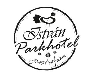 een zwart-witte stempel met een haan en een Servische slinger bij István Parkhotel és Gasztrofarm in Sormás